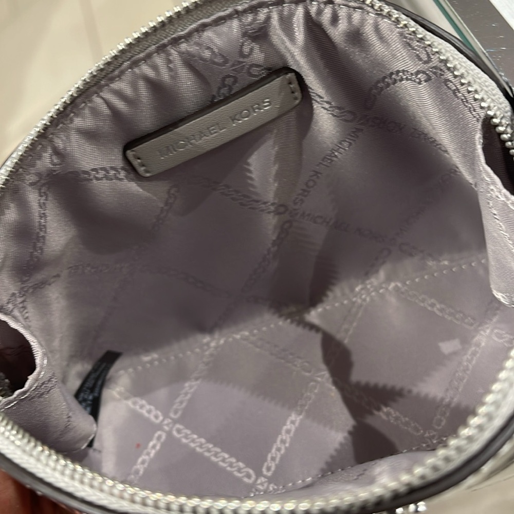 Michael Kors Empire Sm Metallic Crocodile Embossed Leather Travel Pouch
Silver - Picture 11 of 16